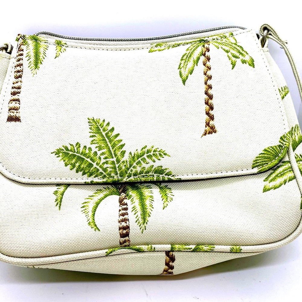 Playful palm tree patterned bag. Zipper cIosure. Made by FESTIVAL
